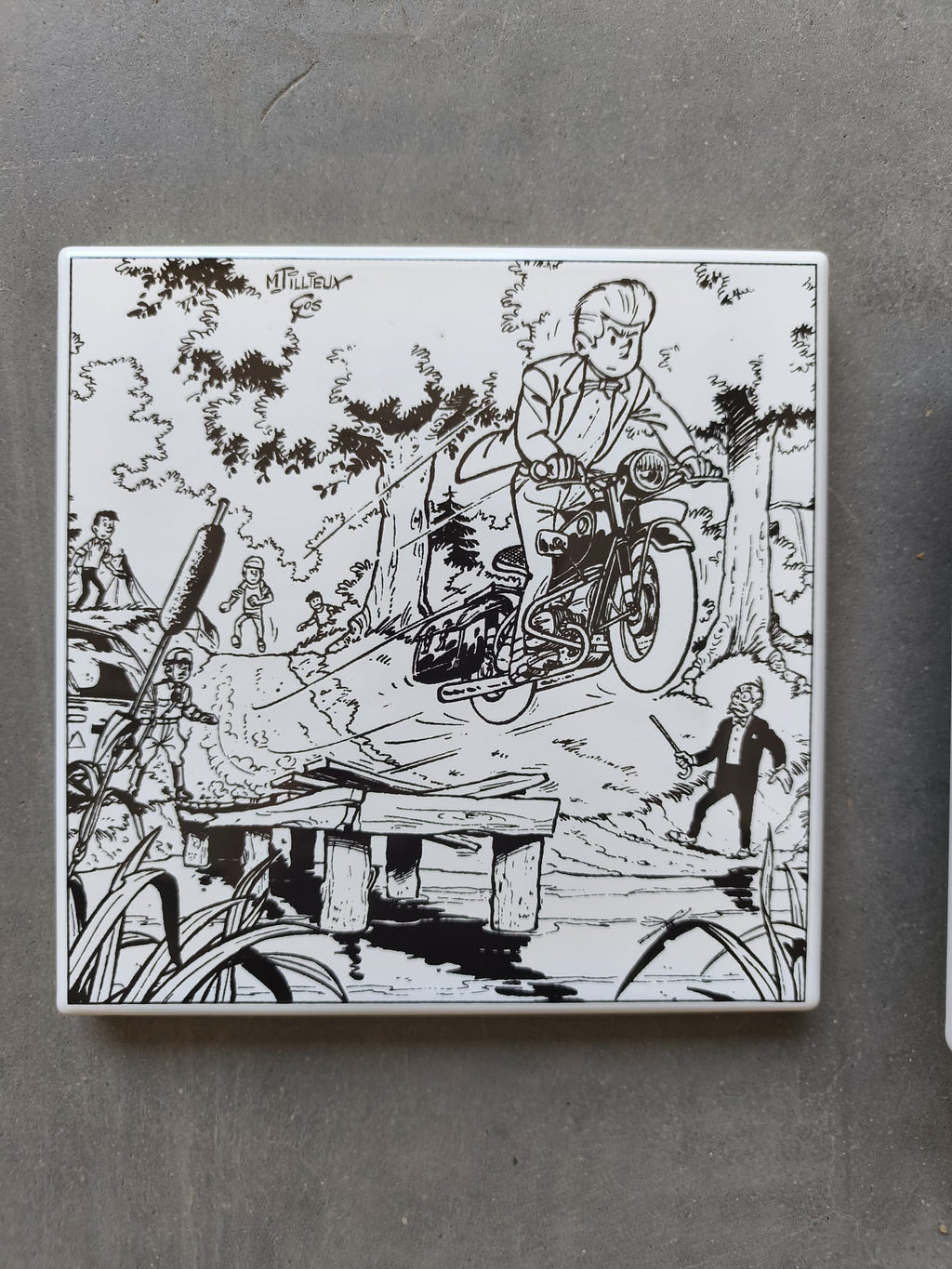 Plaque Émaillée Gil Jourdan par Gos & Maurice Tillieux – Version Noir et Blanc | Édition Limitée 33 ex.